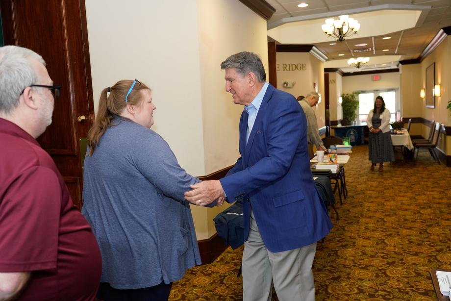 Manchin Speaks At American Postal Workers Union Annual Convention In Beckley