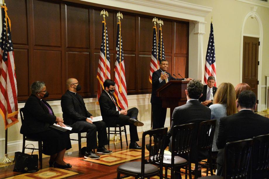 Manchin Delivers Oath Of Office To Dr. Gupta, ONDCP Director