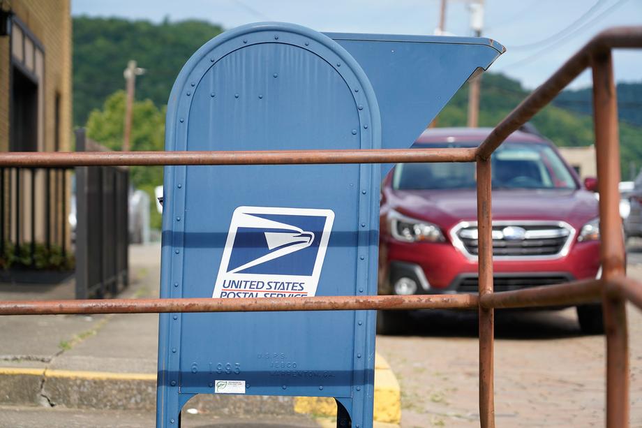 Sen. Joe Manchin Tours U.S. Post Office Facilities Throughout West Virginia