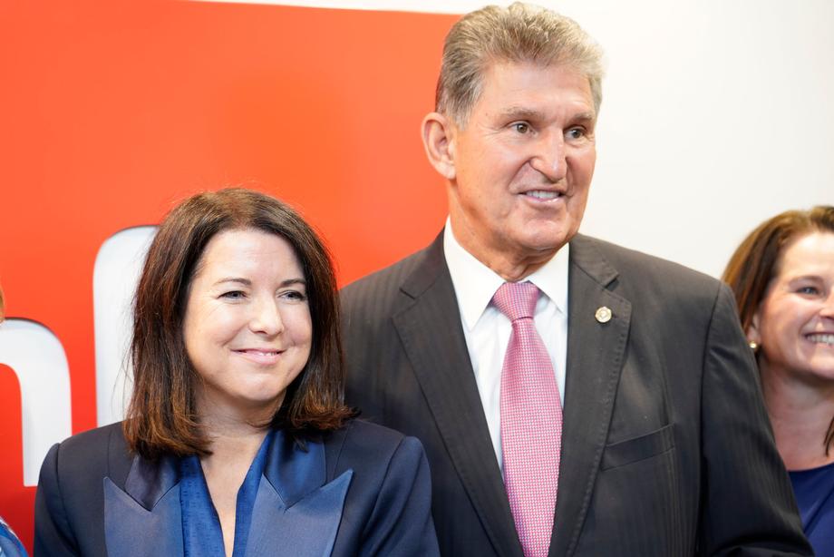 Sen. Manchin and Pam Murphy, COO of Infor, at the grand opening of Infor's Charleston office.