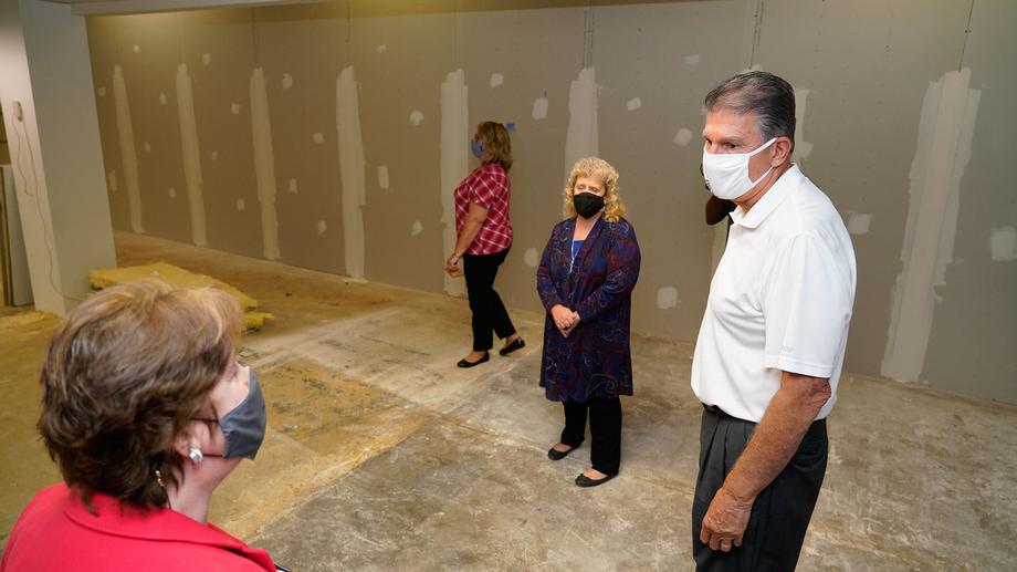 Sen. Manchin Visits Kanawha Senior Center, Tours World War II Airplanes, Receives Flu Shot