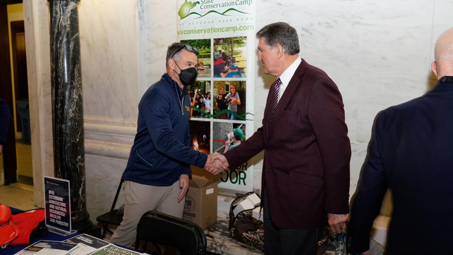 Manchin visits West Virginia Capitol