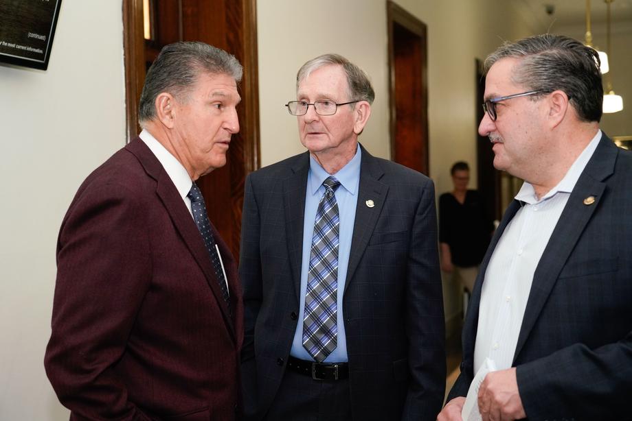 Manchin Visits West Virginia Capitol