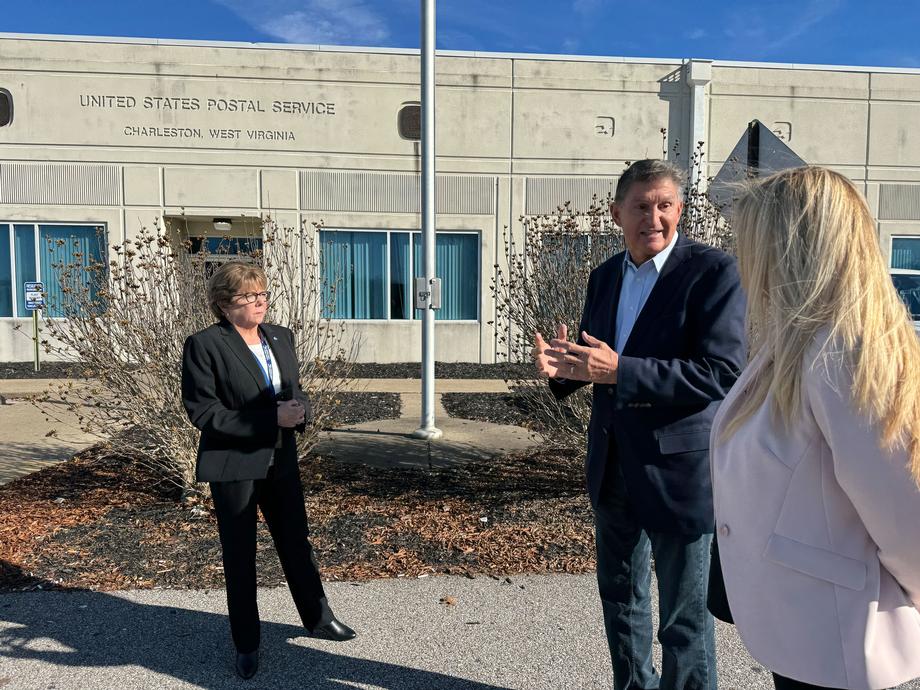 Manchin Visits U.S. Postal Service Charleston Facility, Reaffirms Commitment To Keeping West Virginia Mail Services In State